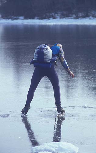 Ice skating on Björköfjärden and Lidöfjärden.