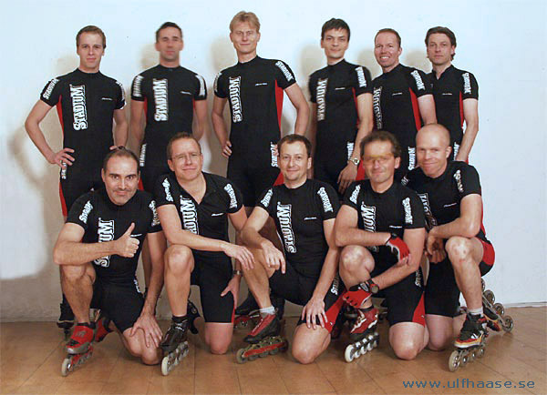 Team Södermalms IK inlines, photo session 2004.