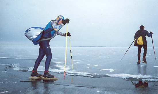 Vättern, ice skating 2003