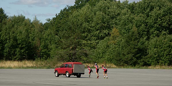 Mirror bus skating, inlines.