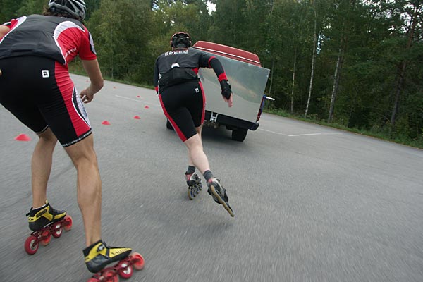 Mirror bus skating, inlines.