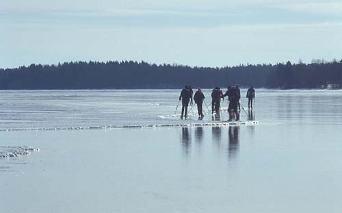 Ice skating on Björköfjärden and Lidöfjärden.