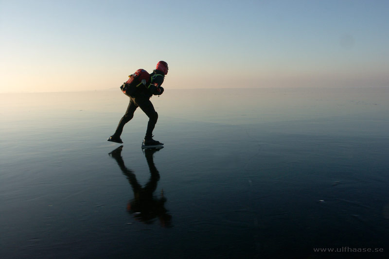 Vättern, ice skating 2011