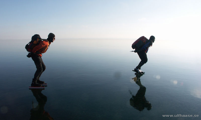 Vättern, ice skating 2011