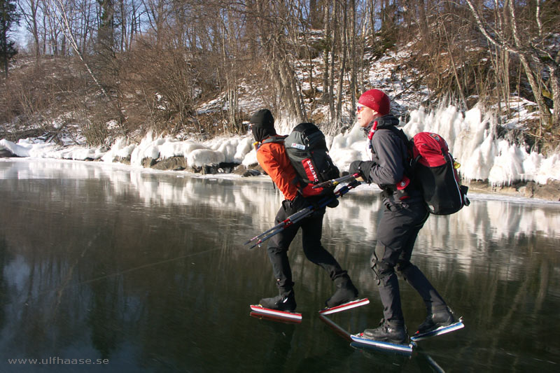 Vättern, ice skating 2011