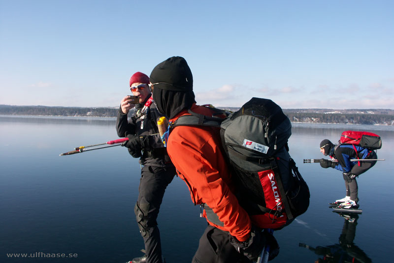 Vättern, ice skating 2011