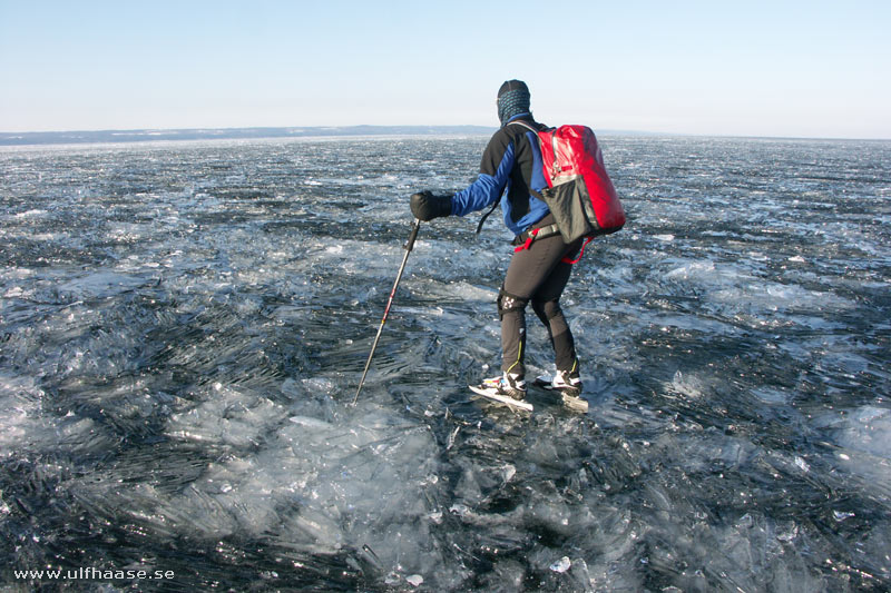 Vättern, ice skating 2011