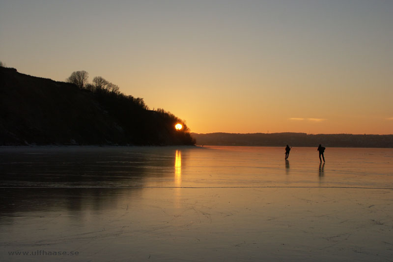 Vättern, ice skating 2011