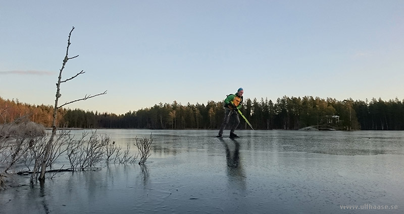 Ice skating the area of Skinnskatteberg